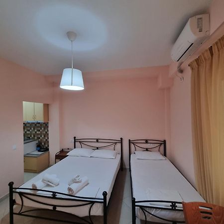 Let Rooms Lukova Exterior foto