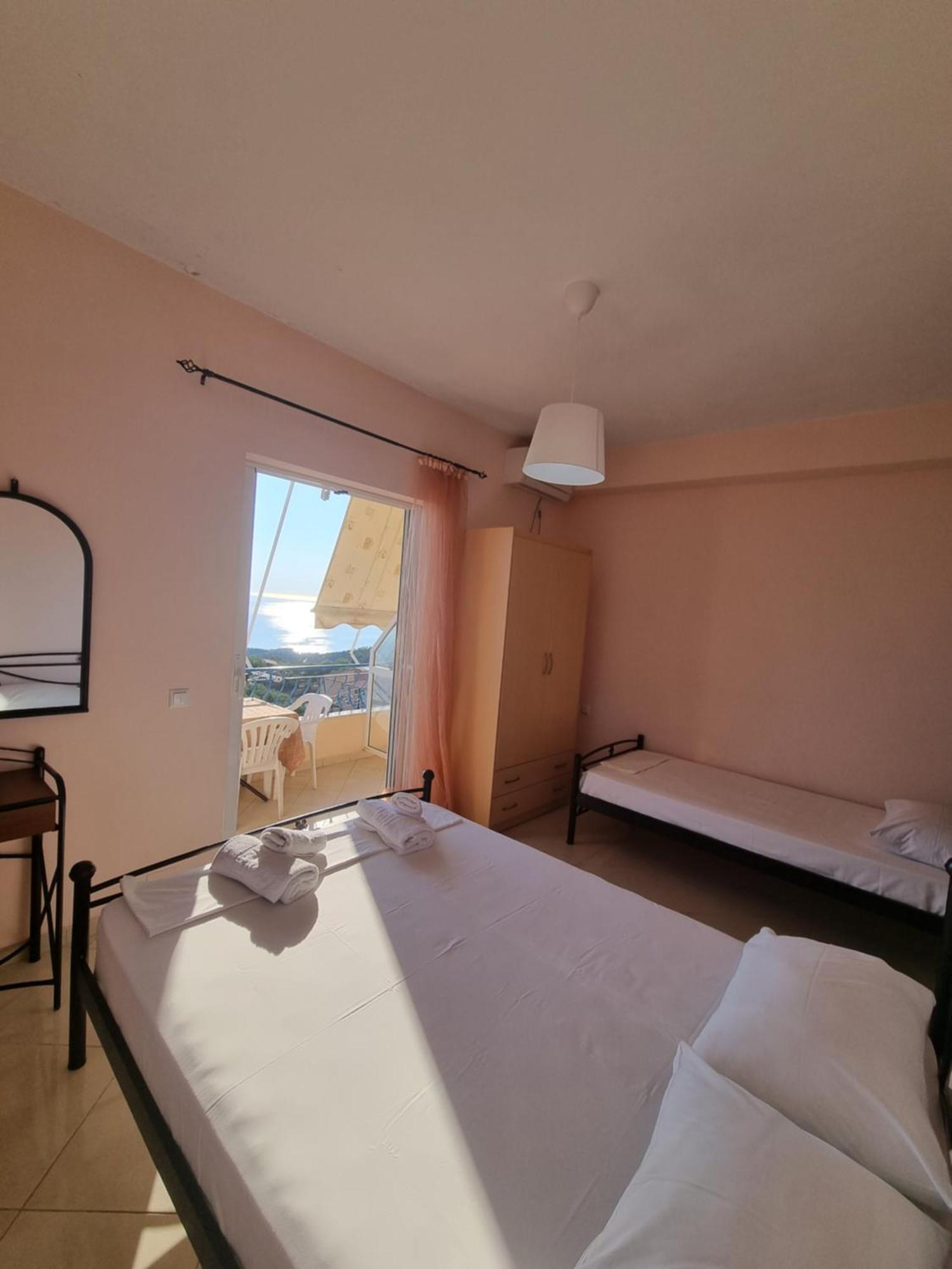 Let Rooms Lukova Exterior foto