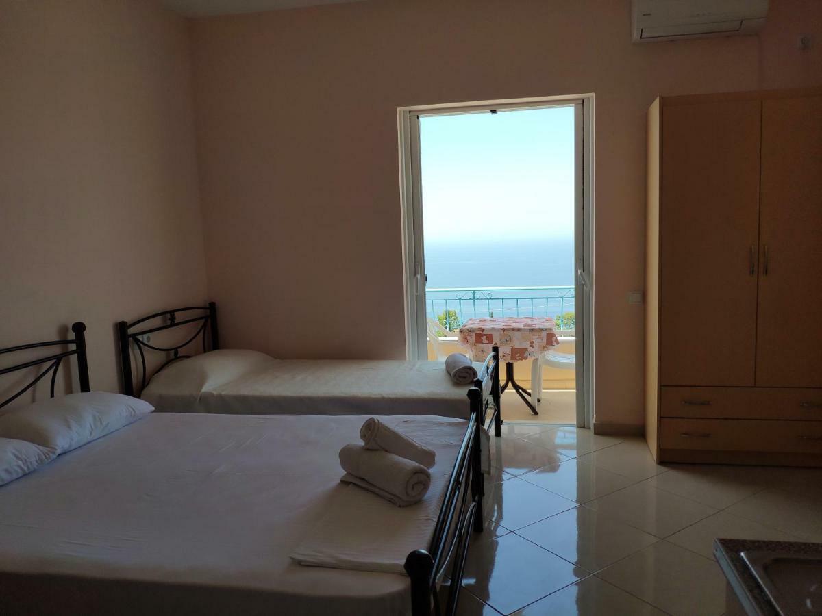 Let Rooms Lukova Exterior foto